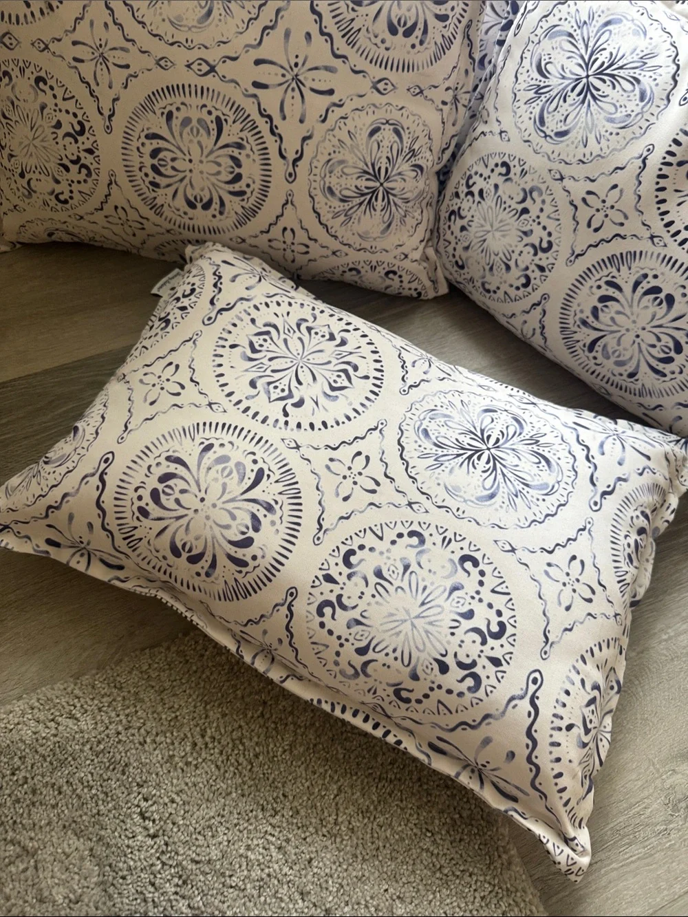 Tommy Bahama Indoor Outdoor Pillow blue white Set of 4 20x13 Rectangle